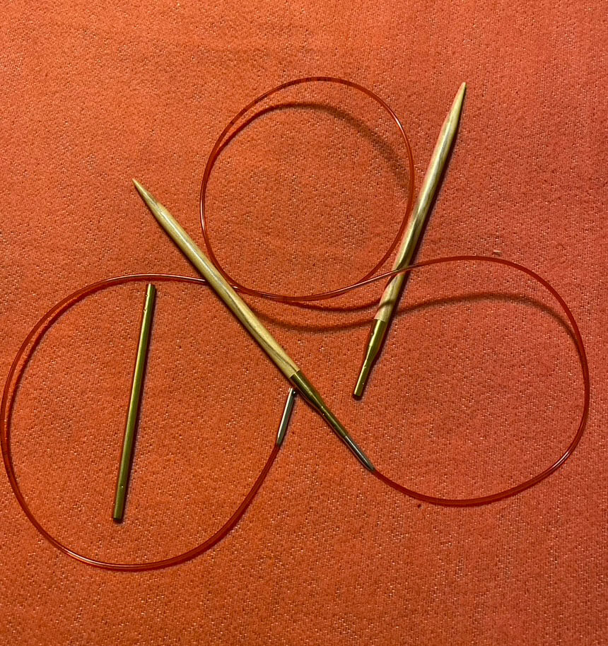 Die Olivenholz-Rundstricknadeln von Addi mit auswechselbarem Kabel und Verlängerung Die Olivenholz-Rundstricknadeln von Addi mit auswechselbarem Kabel und Verlängerung