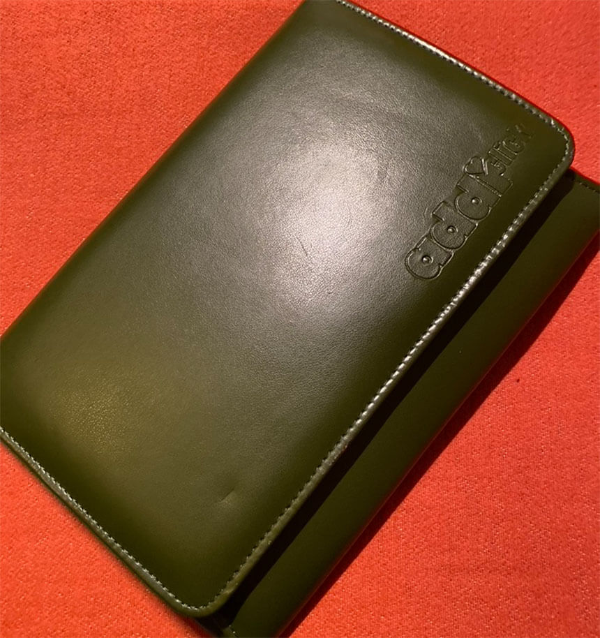 Das Stricknadel-Etui von Addi für das Set der Olivenholz-Stricknadeln Das Stricknadel-Etui von addi