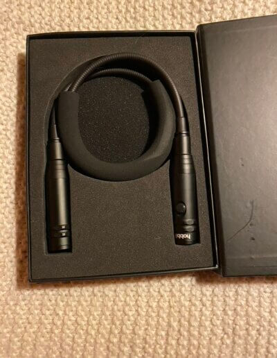 Knitters Helferlein: Die Handarbeitslampe hobbii Necklight Deluxe in der Verpackung